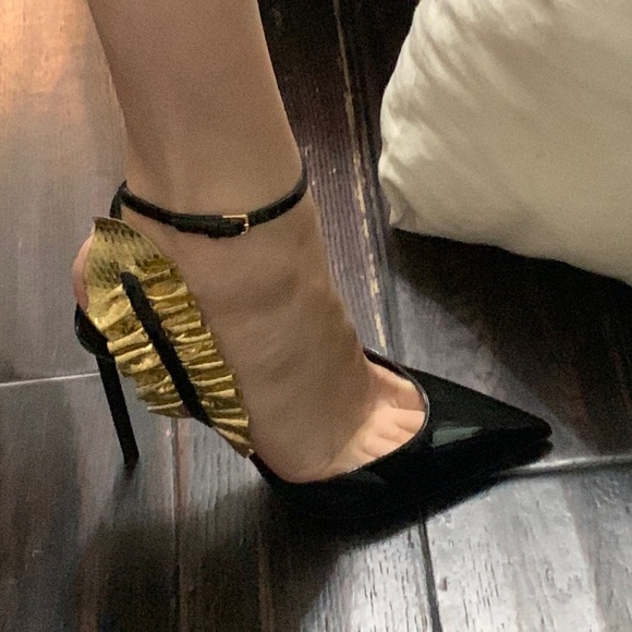 Saint Laurent patent leather high heel evening shoe with gold ribbon - Picture 8 of 10